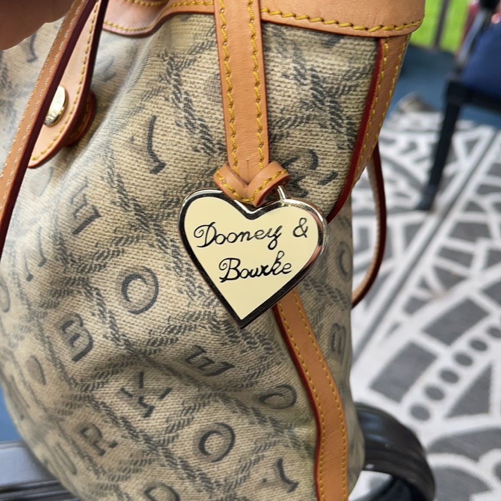 Dooney & bourke - Picture 4 of 9